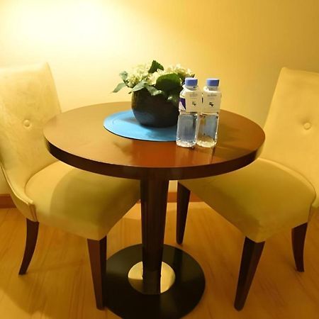Lancaster Hotel Manila Mandaluyong Bagian luar foto