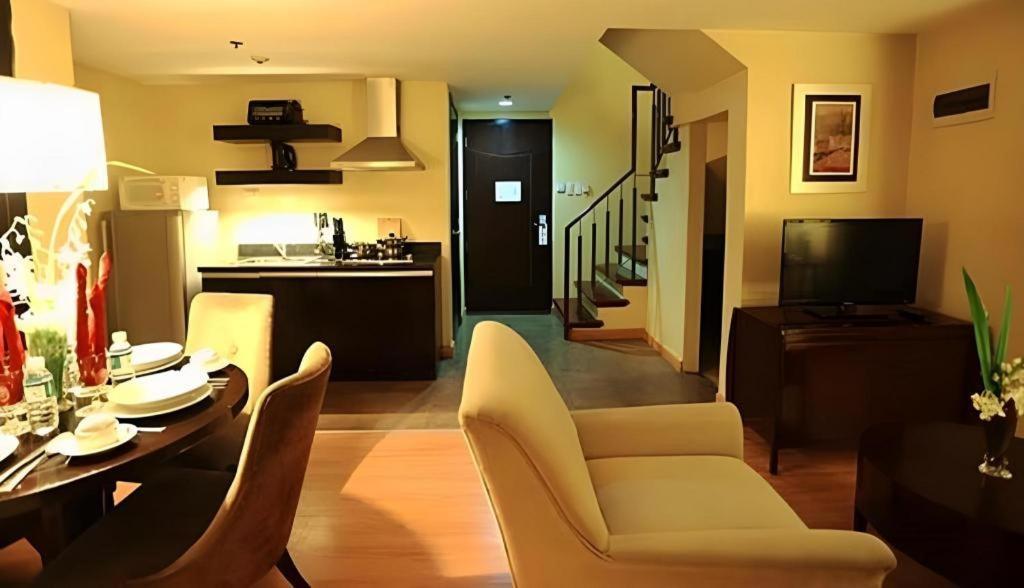 Lancaster Hotel Manila Mandaluyong Bagian luar foto