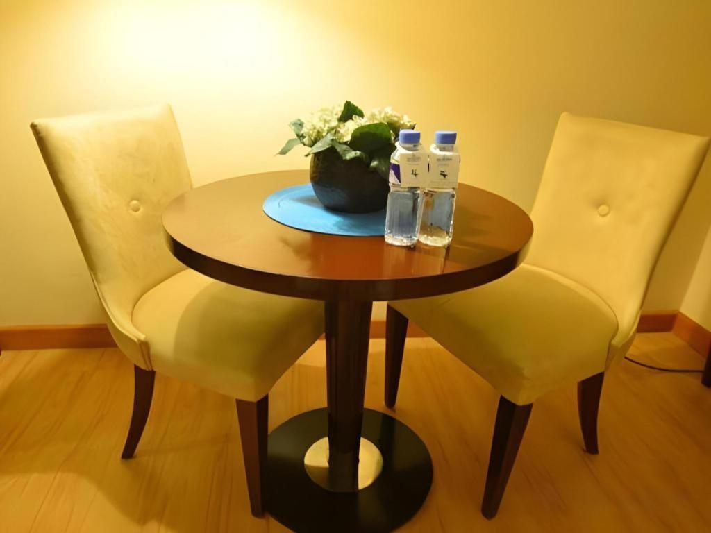 Lancaster Hotel Manila Mandaluyong Bagian luar foto