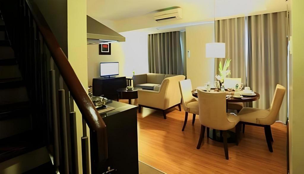 Lancaster Hotel Manila Mandaluyong Bagian luar foto