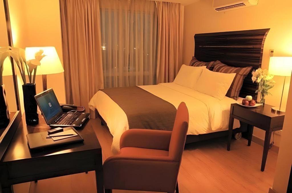 Lancaster Hotel Manila Mandaluyong Bagian luar foto