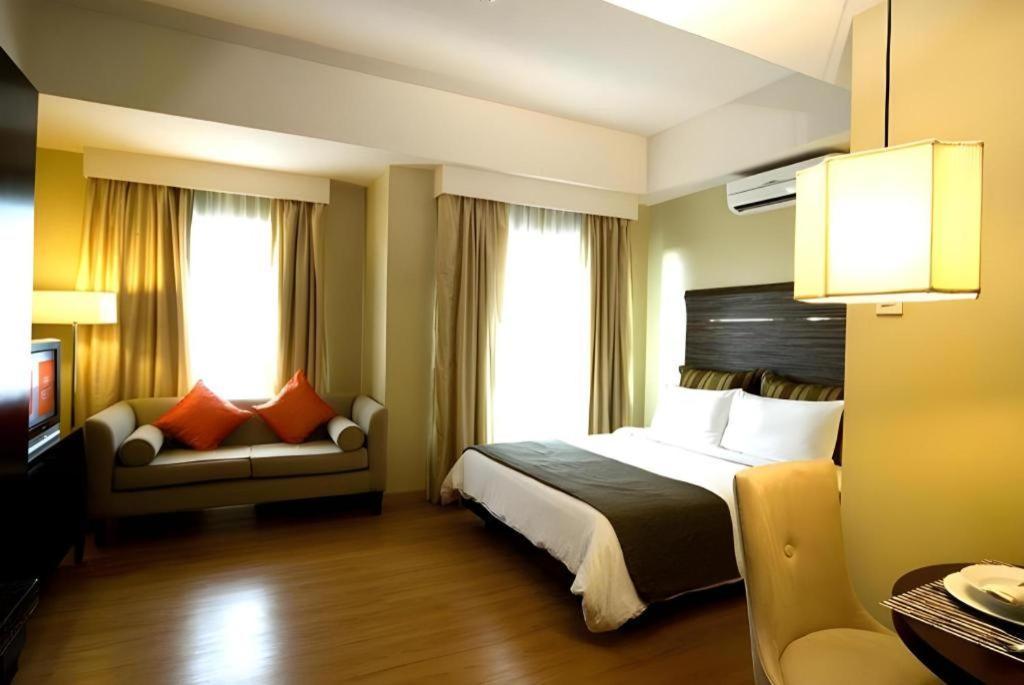 Lancaster Hotel Manila Mandaluyong Bagian luar foto