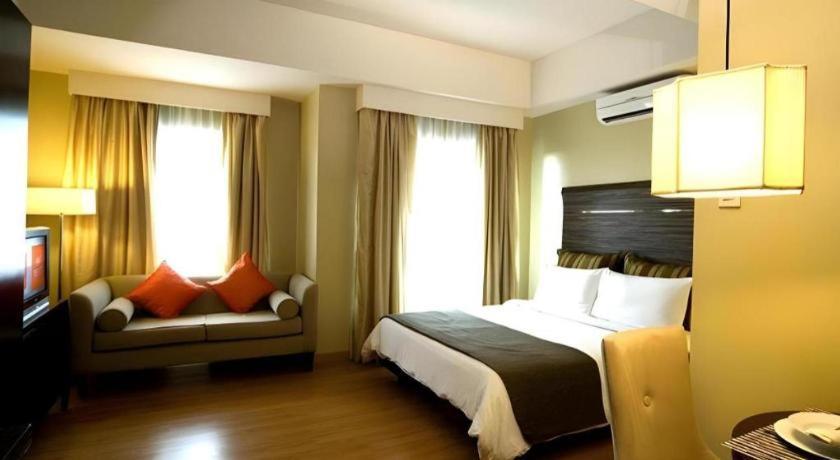 Lancaster Hotel Manila Mandaluyong Bagian luar foto