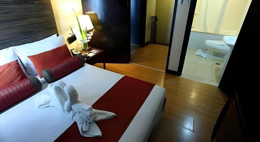Lancaster Hotel Manila Mandaluyong Bagian luar foto