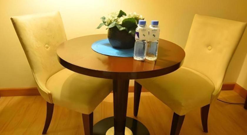 Lancaster Hotel Manila Mandaluyong Bagian luar foto